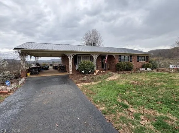 927 Shingle Gap Rd, Purlear, NC 28665