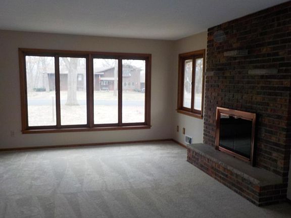 5th image of 21461 Inwood Ave N