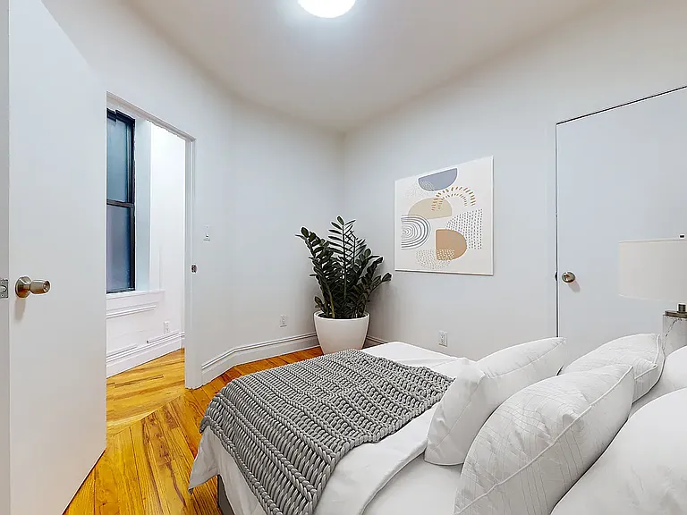142 W 109th St #2R — Photo 3