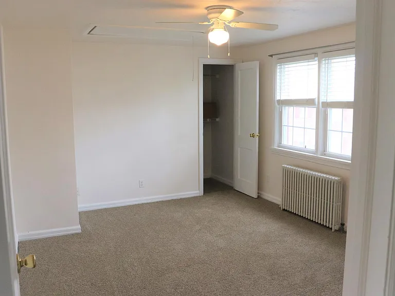 308 Lincoln Park E — Photo 4
