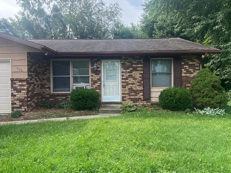 1806 Russell Rd