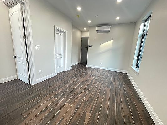 4th image of 1547 Eastern Pkwy #2R