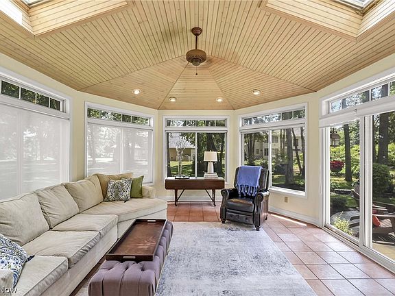 4th image of 29228 Regency Cir