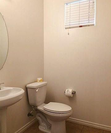 5th image of 924 N Woodbine Way