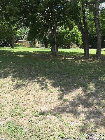 1st image of 830 Ebony Dr
