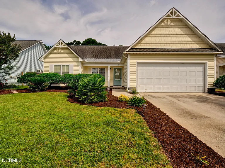 611 Catamaran Dr — Photo 1