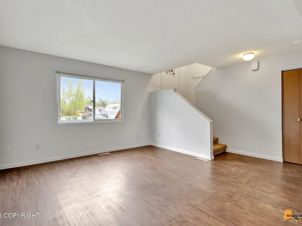 329 Gaylene Cir, Anchorage, AK 99504