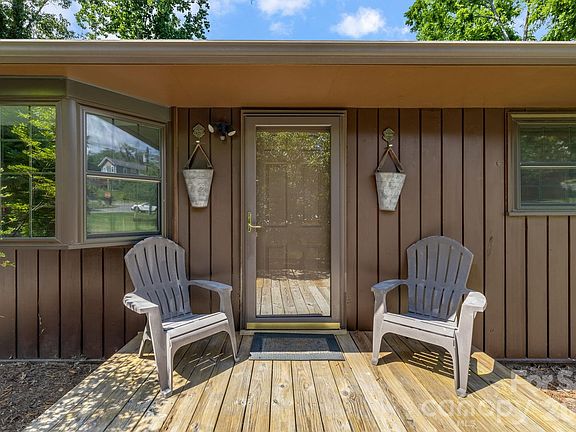 4th image of 63 Baker Pl