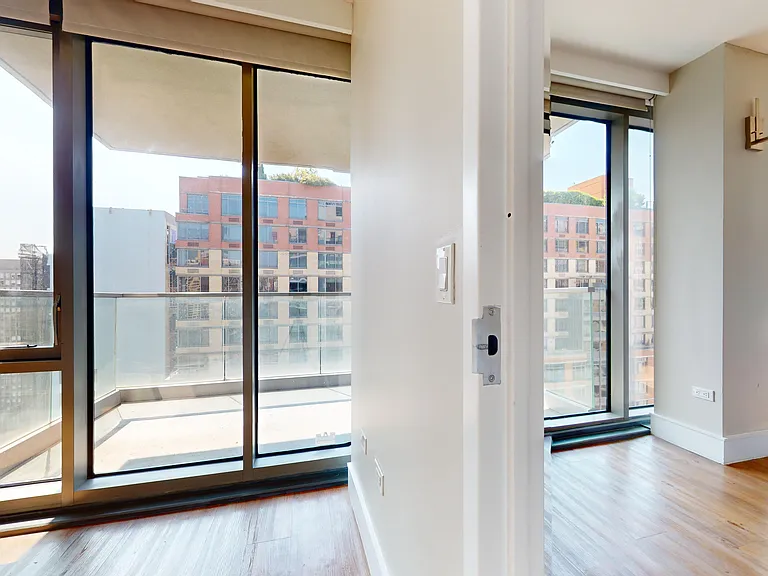 237 E 34th St #1901 — Photo 16
