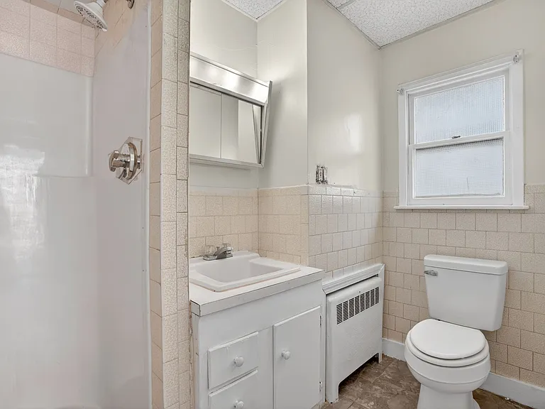393 Pleasant St #1E — Photo 4