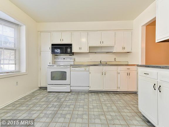 4th image of 1431 Admiral Dr