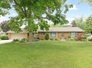 1910 Owens Dr, Bloomington, IL