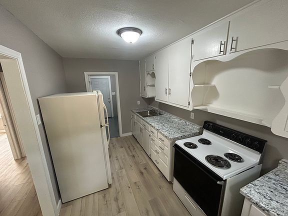 4th image of 642 N Poplar St #644