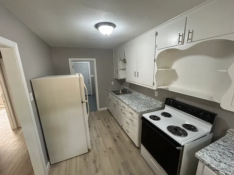 642 N Poplar St #644 — Photo 4