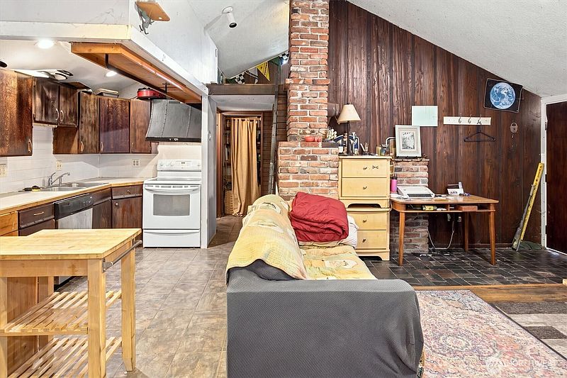 3rd image of 6346 21st Avenue SW