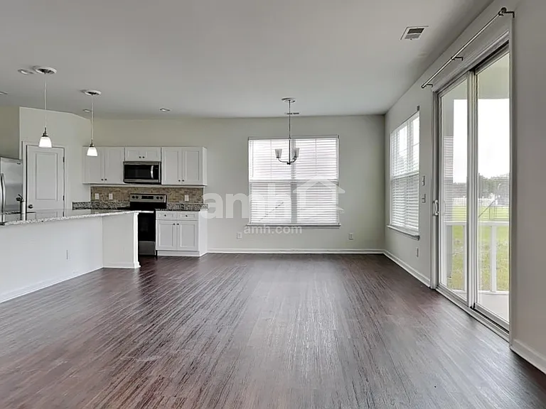 103 Westover Dr — Photo 6