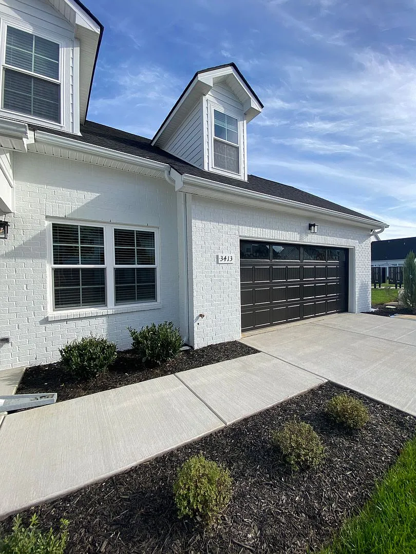 3 BD 2.5 BA Great Location Like New Build Townhome! — Photo 2