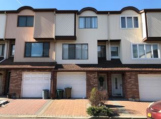 37 Venus Ln, Staten Island, NY 10314