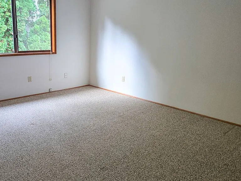 2116-2122 Nomad Ct SE — Photo 11