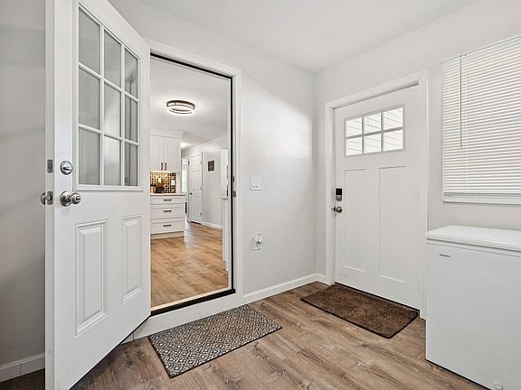 3rd image of 9 Berry Hill Road