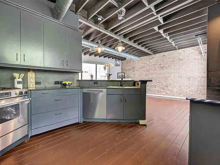 708 W Clay St — Photo 14