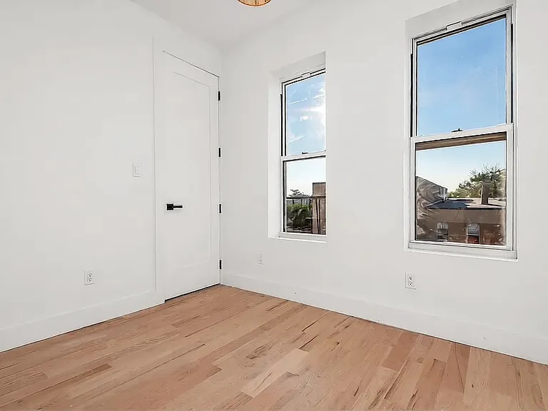 1684 Gates Ave #2R — Photo 5
