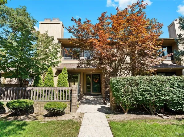 1737 S Hill Blvd, Bloomfield Hills, MI 48304