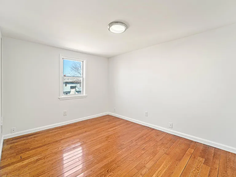 133 Augusta St — Photo 16