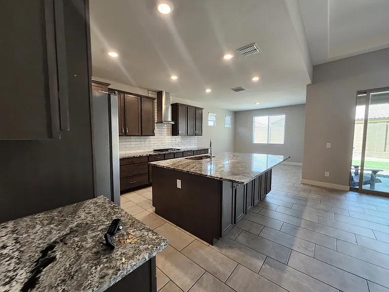 18380 W Sandlewood Dr — Photo 5