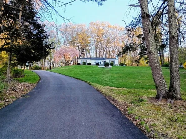 6 Old Pound Hill Rd, North Smithfield, RI 02896