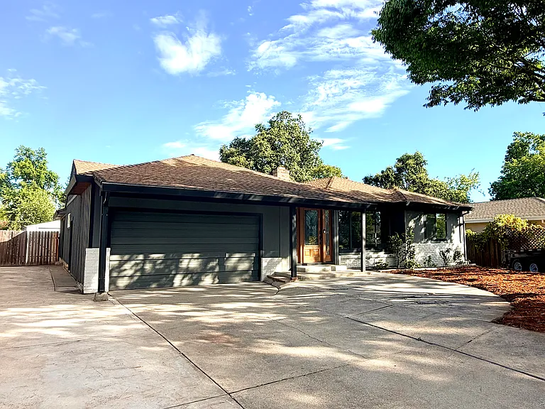 3590 Buena Vista Dr — Photo 2