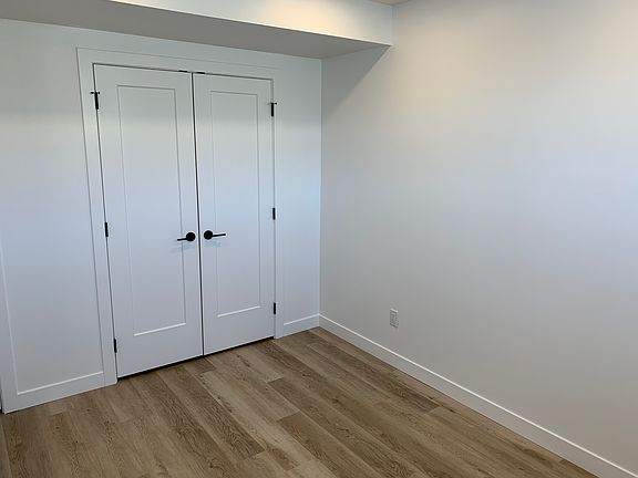 5th image of 403 Hilliard St W #B