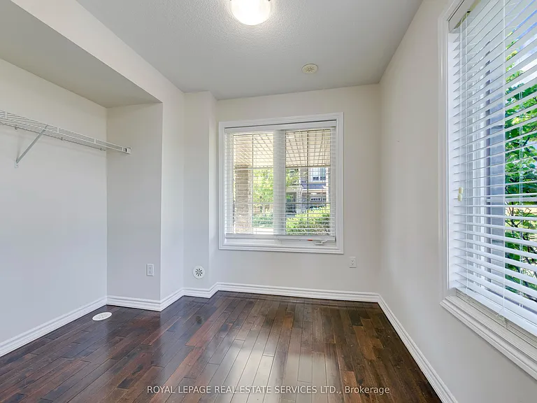 2435 Greenwich Dr #35 — Photo 5