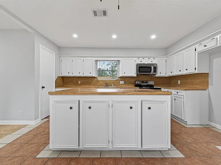 6102 Crakston St — Photo 12