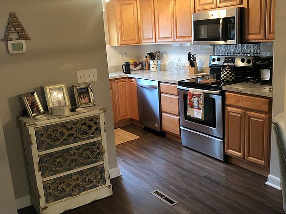 2nd image of 140 Iron Oak Cir