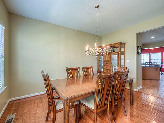 4th image of 9533 Evergreen Cir