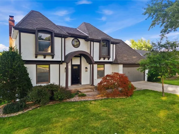 3628 NE Basswood Dr, Lees Summit, MO 64064