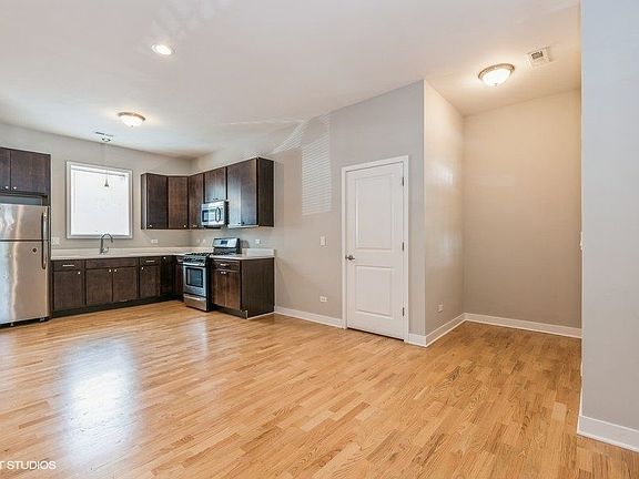 5th image of 6125 N Clark St #101