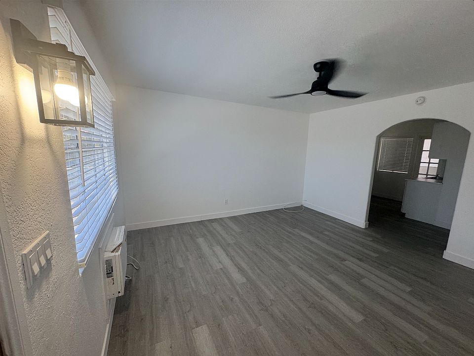 1st image of 2231 N Palm Canyon Dr #5