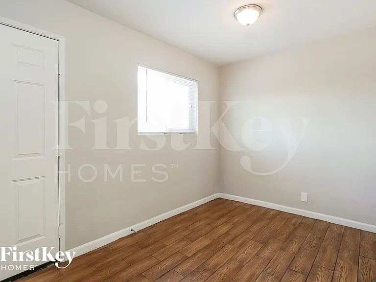 1701 Sweeney Ave — Photo 13