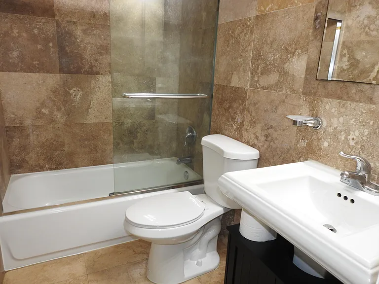 1872 NE 46th St #D11 — Photo 6