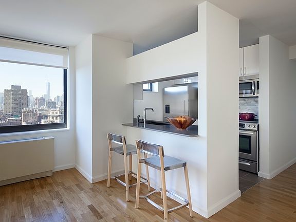 4th image of 1 Union Sq S APT 11T