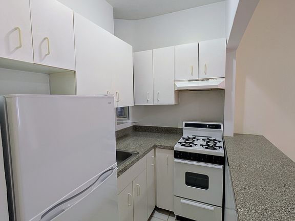 3rd image of 427 E 83rd St APT 3B