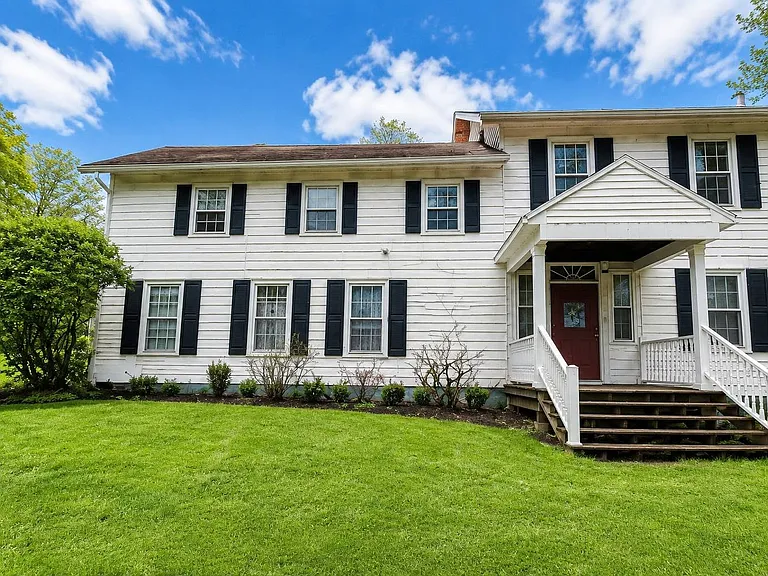 19 Locust Ln — Photo 14
