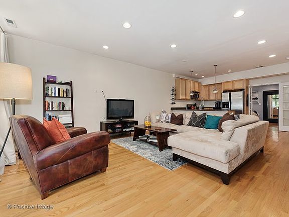 3rd image of 2520 N Willetts Ct APT 1LN