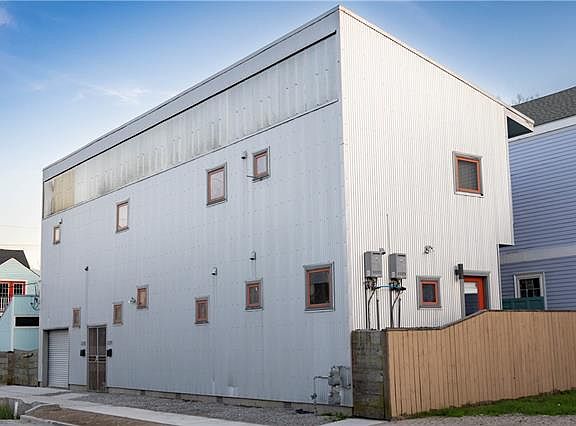 2nd image of 2216 N Villere St