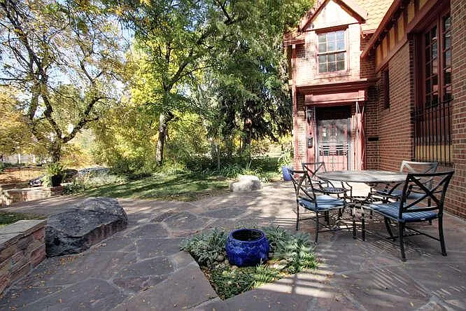Front patio - 656 Milwaukee St