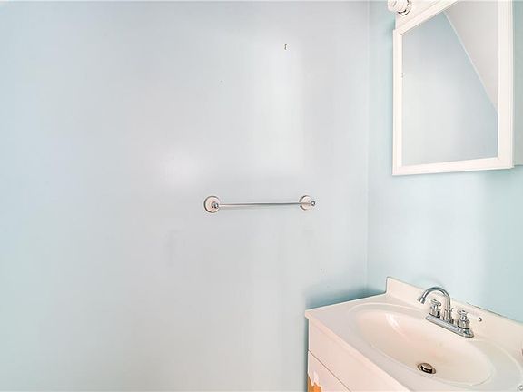4th image of 2840 Ennismore Ct