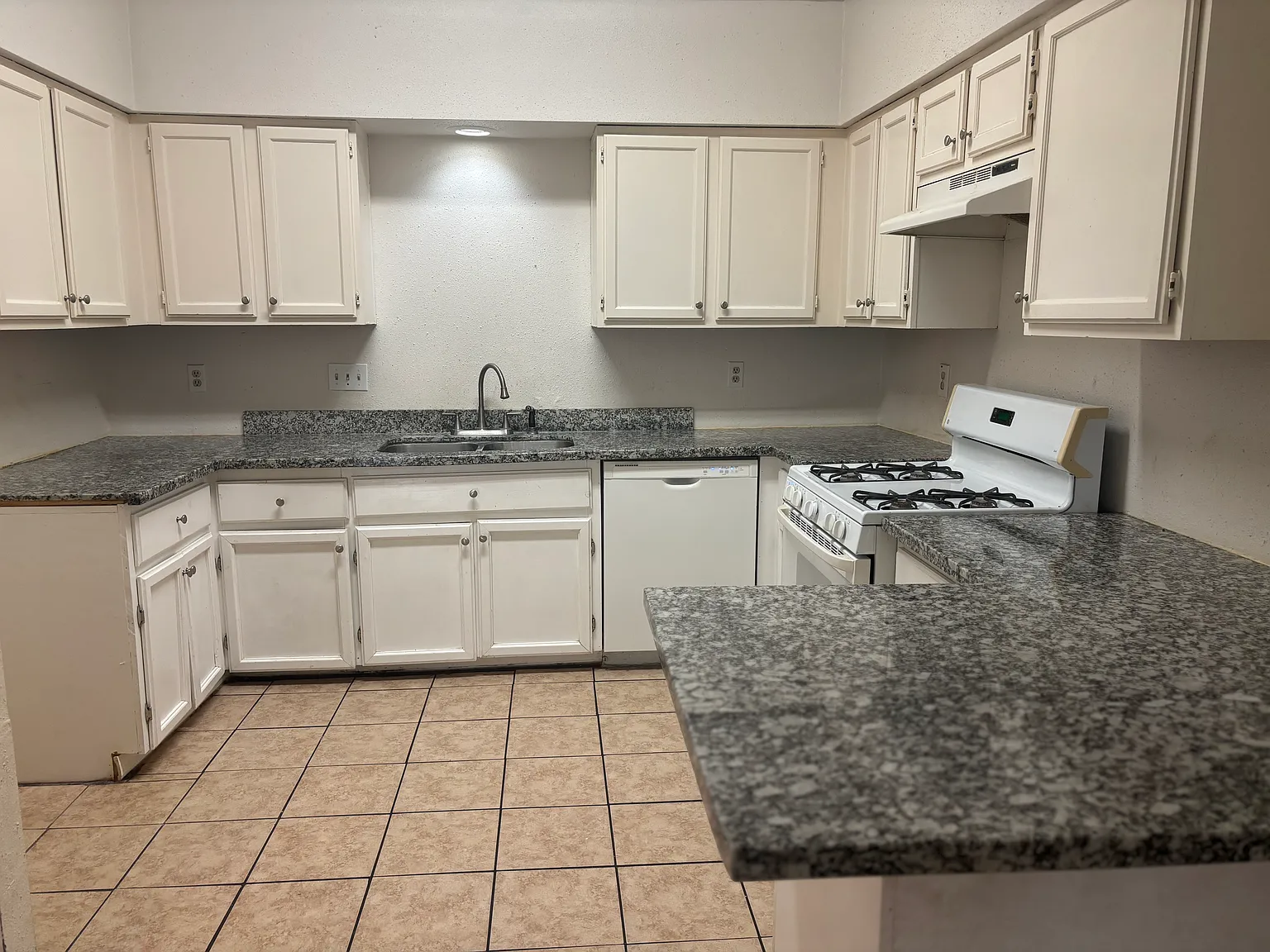 3 bed, 1700 sqft, $1,900 — Photo 4