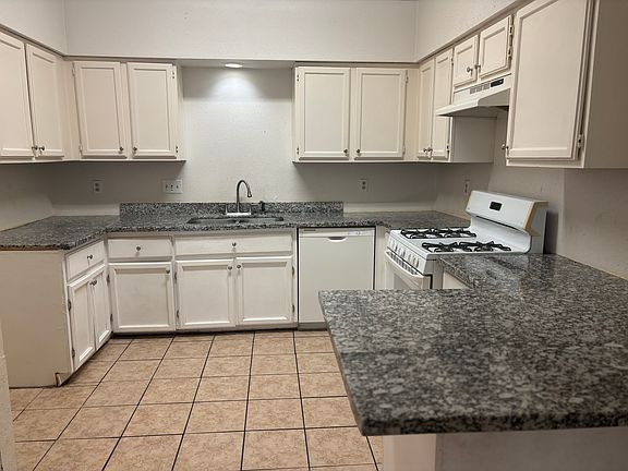 4th image of 7027 Villa Del Sol Dr
